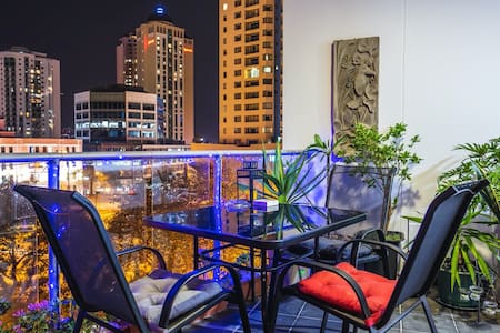 Fortitude Valley - parking+views+wifi & office