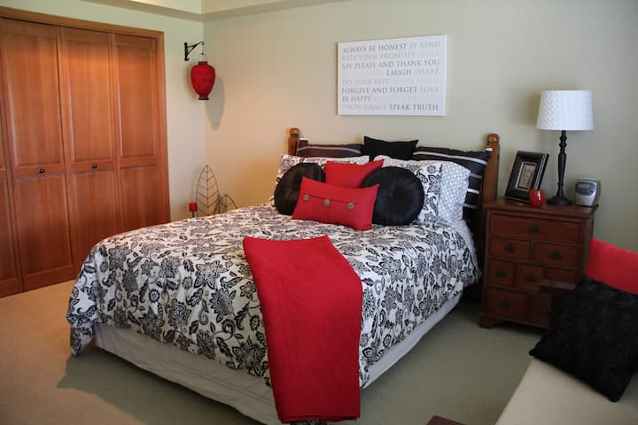 Главна кралица на долния етаж