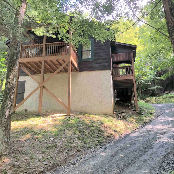 The Boone Cozy Cabin in Great Central Location Cabins for Rent in Boone, North Carolina