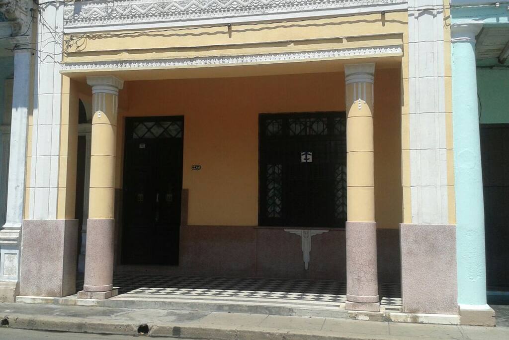 El frente de la casa