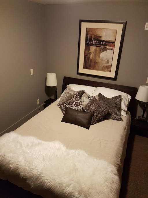 Master bedroom with Queen has separate access to deck with private hot tub