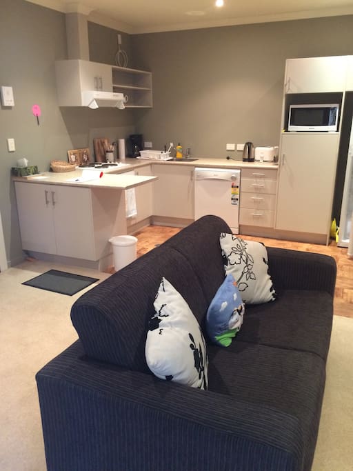 Open plan lounge/dining/ kitchen