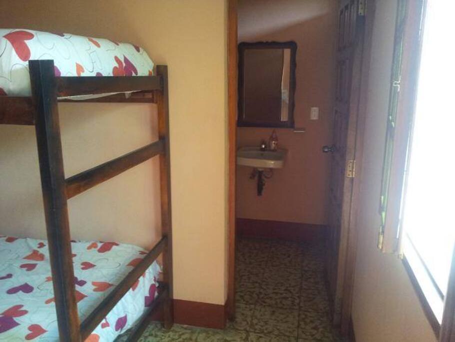 Baño dentro de la habitacion
