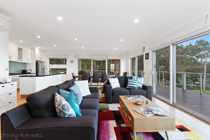 Mimosa – Stylish home with Coastline views