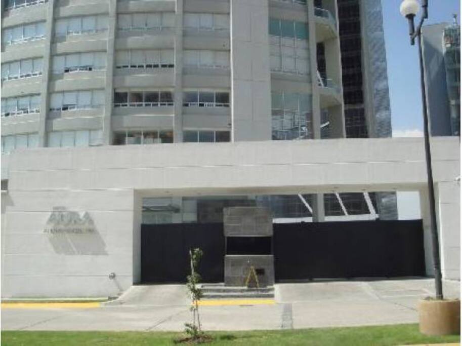 Ingreso seguro portones eléctricos con vigilancia