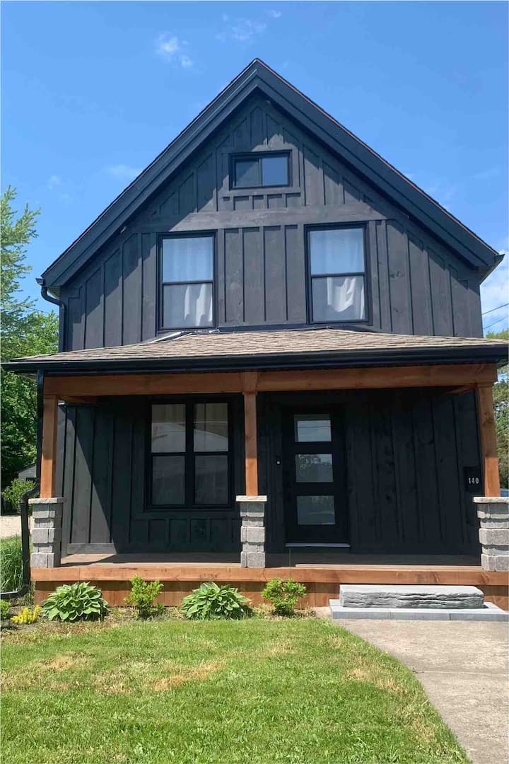 A cottage that calls you home Cottages for Rent in Port Colborne