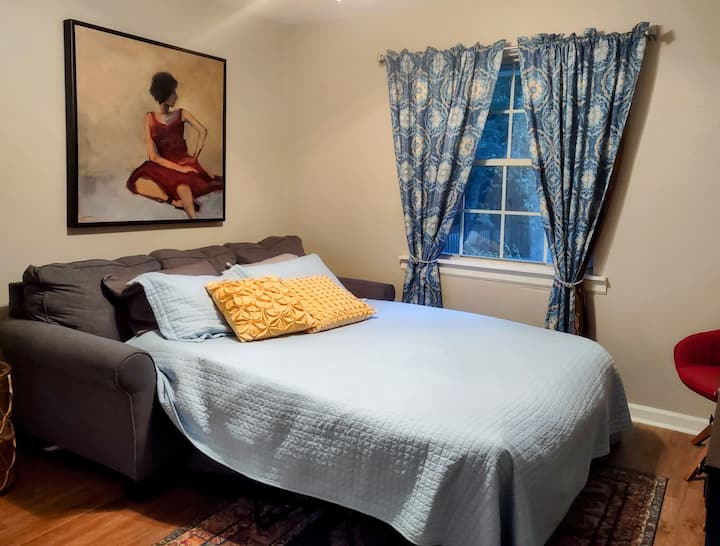 Задна спална соба - отворен кауч за спиење