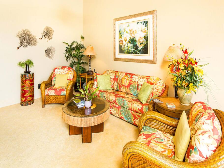kaha-lani-1ov-310-living-room-02.jpg