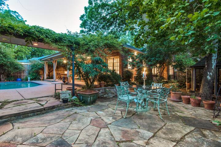 M STREET HOUSE POOL SLEEPS 6 LOCAL, LOCAL, LOCAL gallery image 3