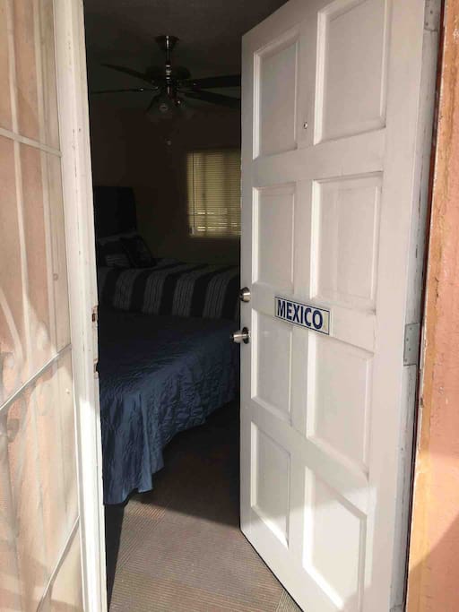 Puerta principal a la habitación