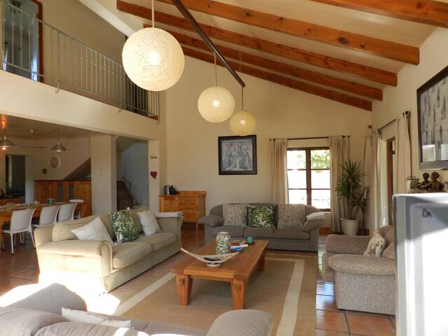 Sunset @ 1 Diluta Drive gallery image 5