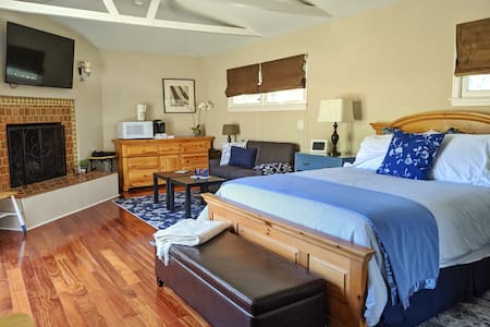 Centerpointe Cozy Suite