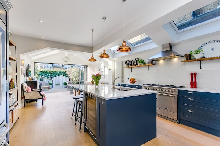 Family Home – Spacious, bright & immaculate