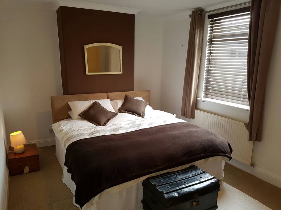 Can be made into super king size bed. Advance notice required.