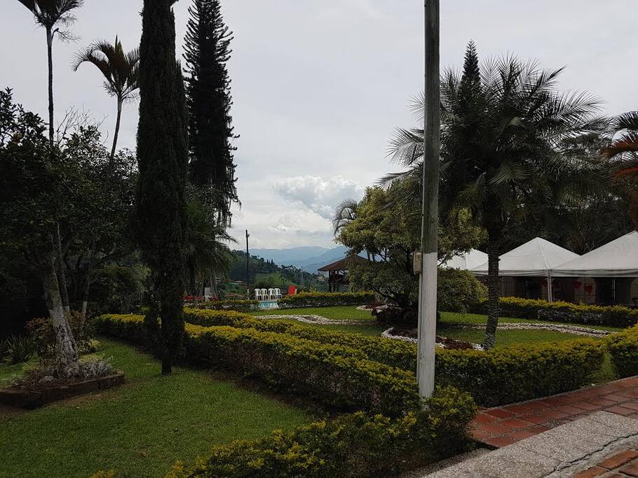 Finca ecológica en medio de la montaña
