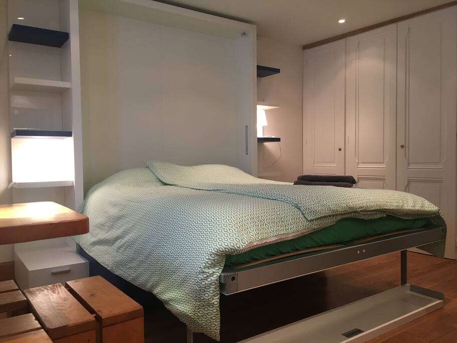 Very cosy sofa bed (160X200) open to kitchen and living