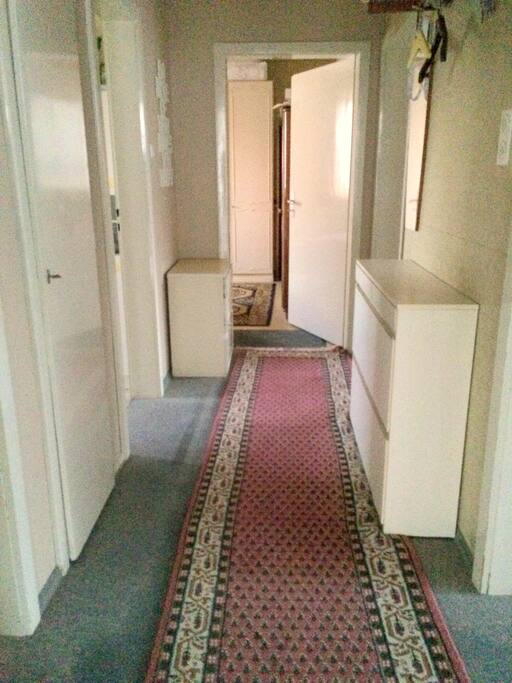 Eingang, Flur mit Garderobe - Corridor, Entrance