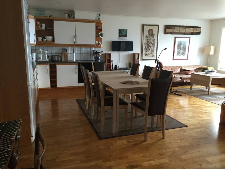 Fully equipped kitchen with dining table