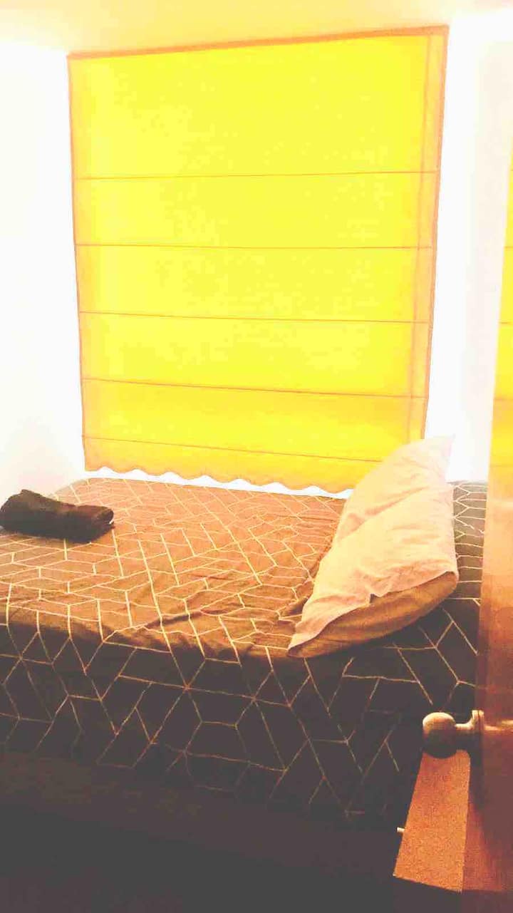 Pieza con cama matrimonial