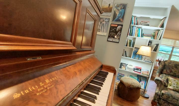 Song Farm Guesthouse piano | Lynn bought the Stultz & Bauer upright grand piano years back when she was a young singer-songwriter in Nashville. (Around time she met now-hubby Lindy Hearne in Nashville actually.) Enjoy!
