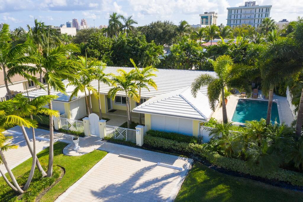 quite corner lot house away from noise and neighbors