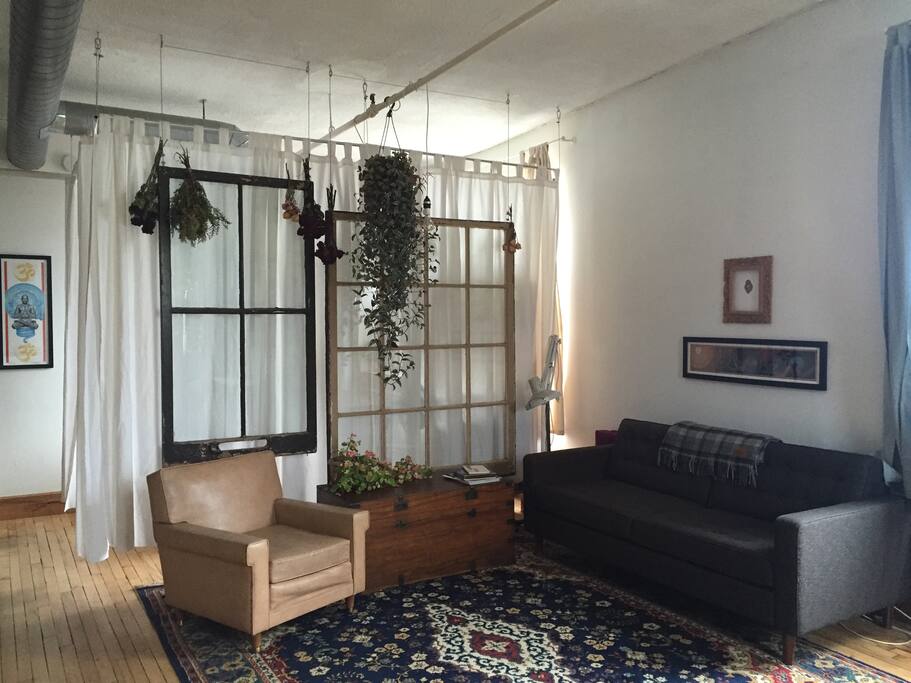 The sitting area, plants and light and floorspace.
