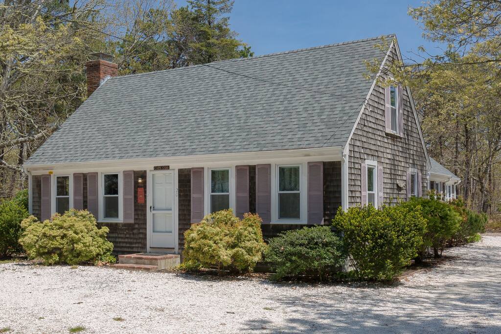 20 Large Updated Cape, Central AC, Walk to Beach Houses for Rent in