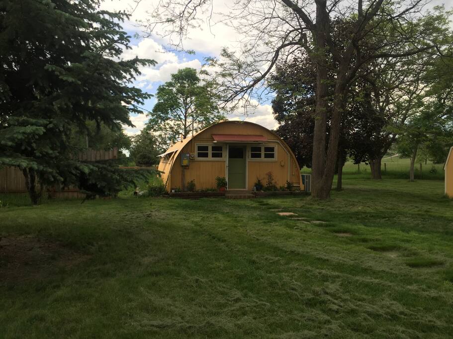 A great private yard to lounge in or toss a Frisbee around!