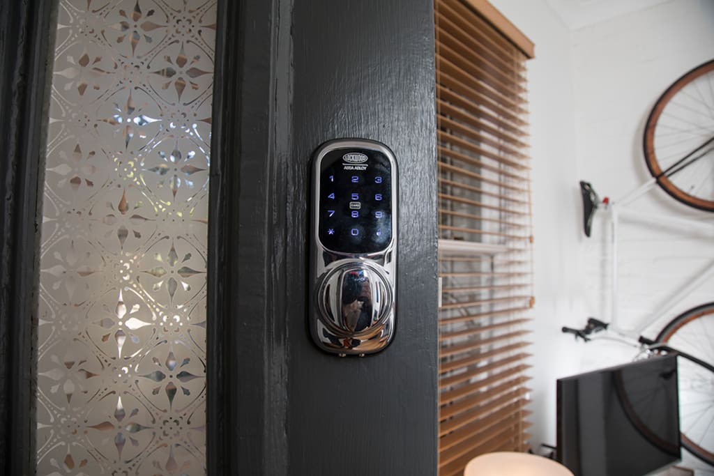 Keyless door lock