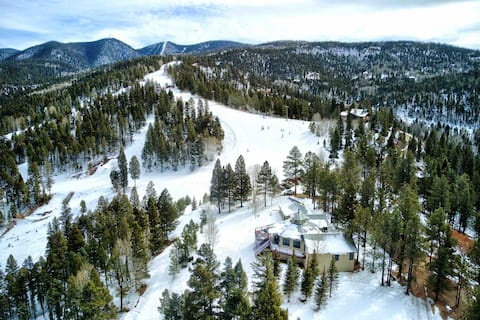 The OG House - Ski-in/Ski-out home with Hot Tub