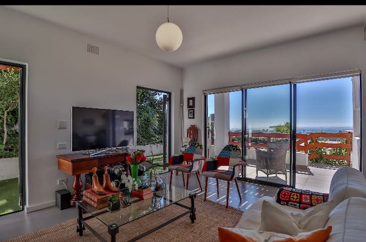 No Loadshedding house in Seapoint