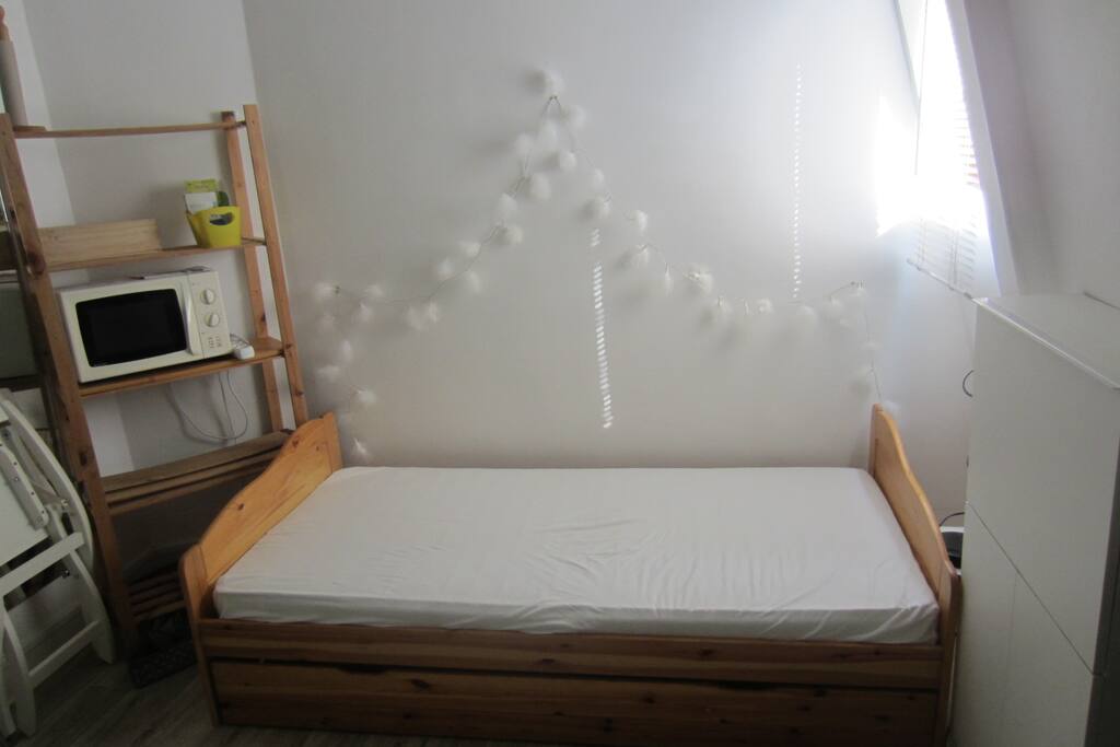 There are not a sofa bed. Now, there are 1 simple bed for just 1 person.