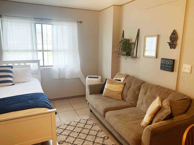 Studio for rent 1-3 months!! 900 a month!