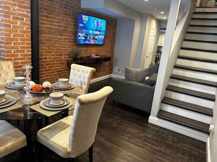 Entire House | 2 bedrooms | 1.5 bathrooms |