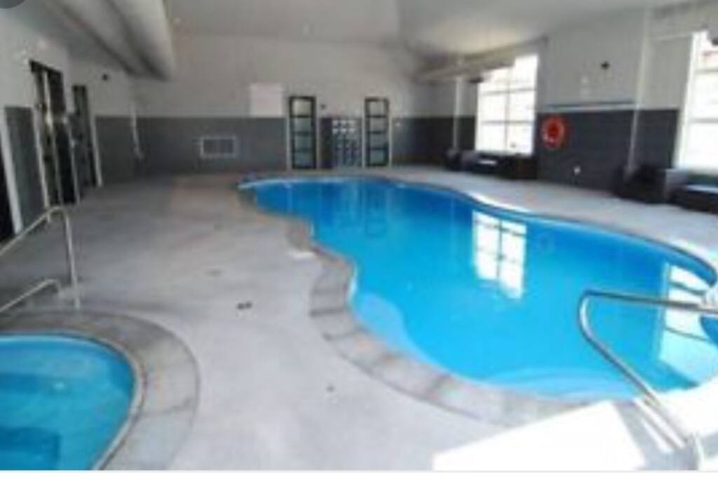 Pool and hot tub at the clubhouse