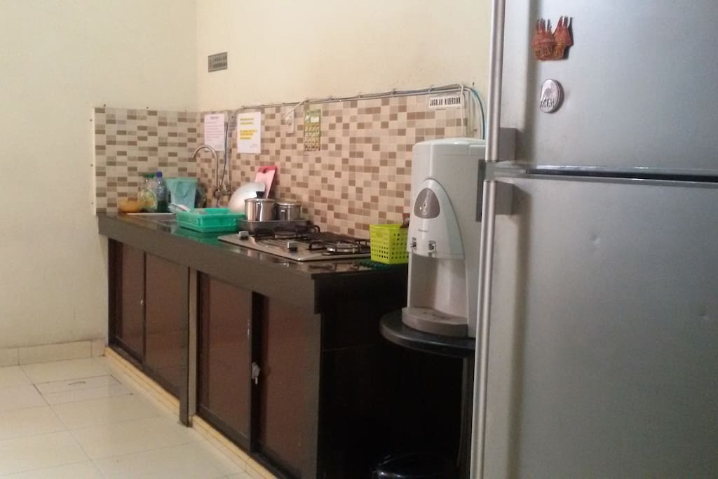 Kami juga menyediakan dapur untuk digunakan bersama.