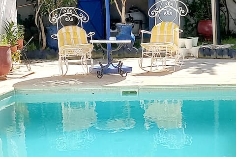 Small villa with private pool and rooftop.