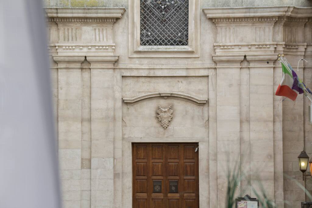 La vista su Piazza Santa Chiara