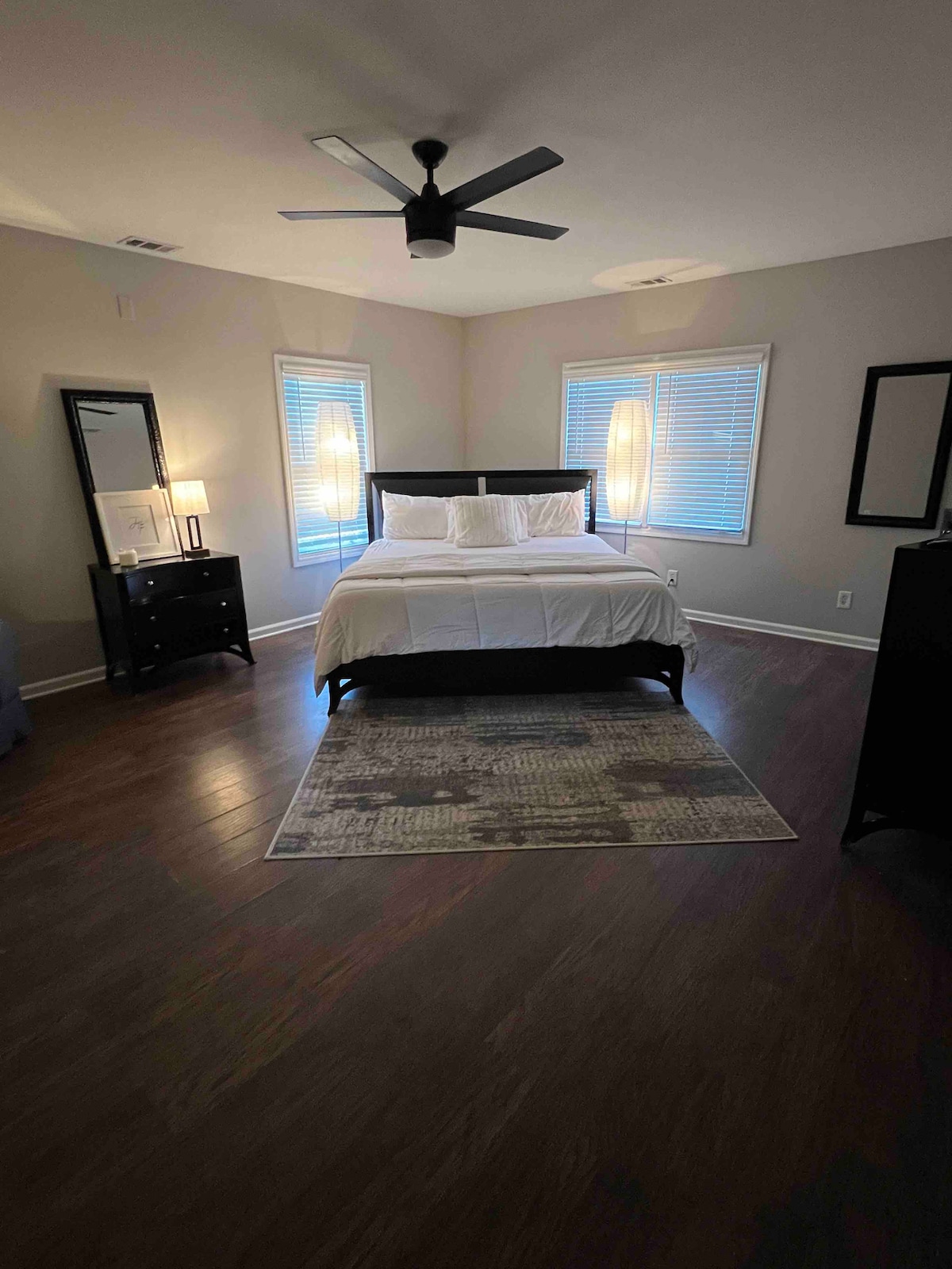 Sharp Cottage - 4BR 3 BA
