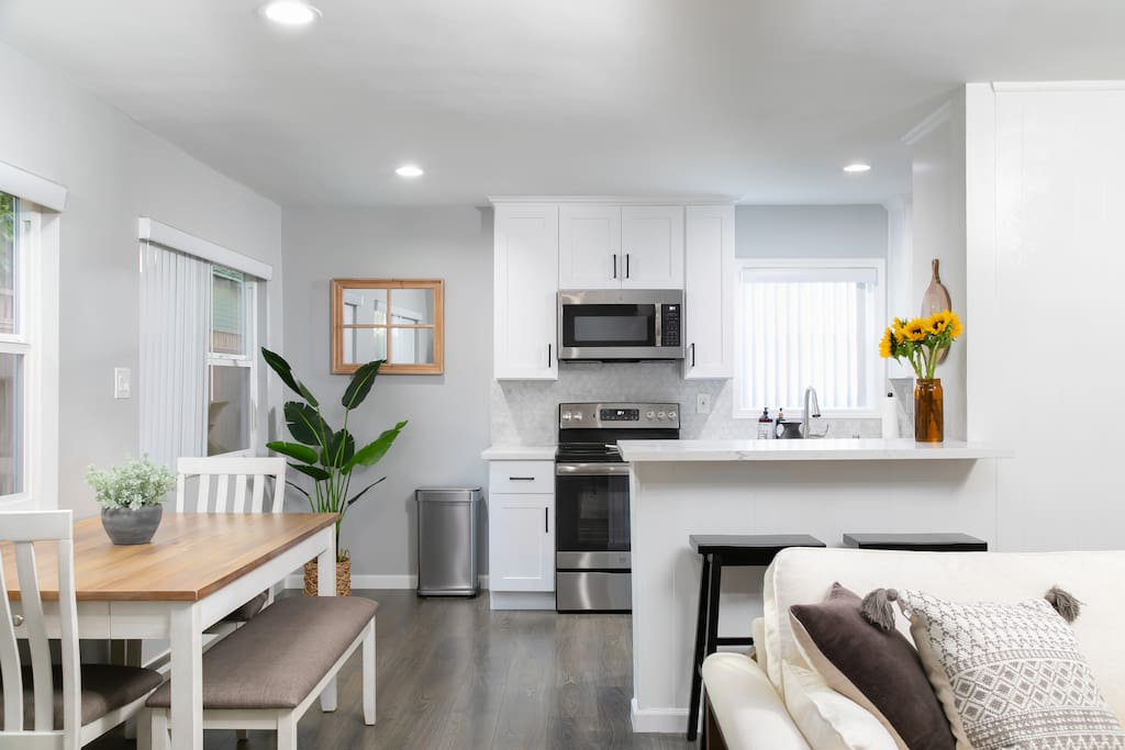 Newly remodeled |Spacious 2bedroom |Walk to beach