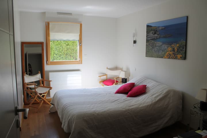 Soveværelse med 160 cm seng