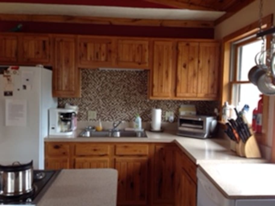 Fully equipped kitchen. Center island downdraft JenAir range with grill.