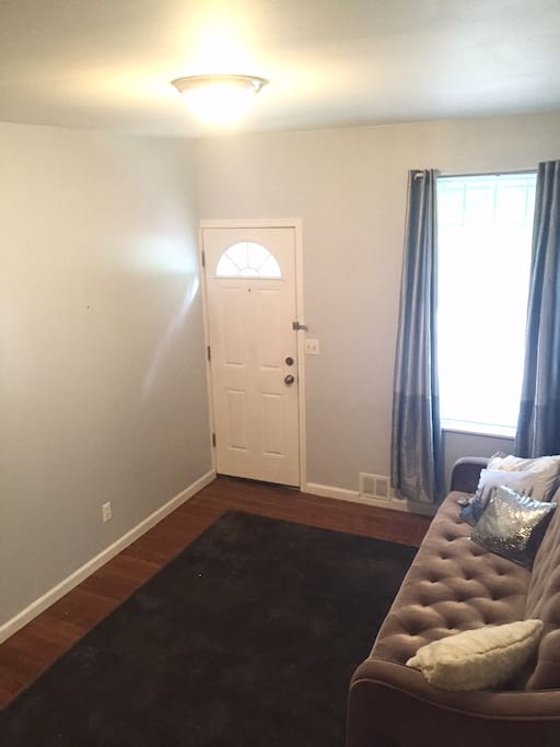 entryway/living room