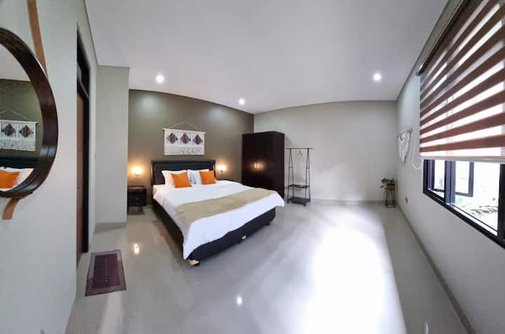 Მთავარი საძინებელი მთავარი სააბაზანოთი