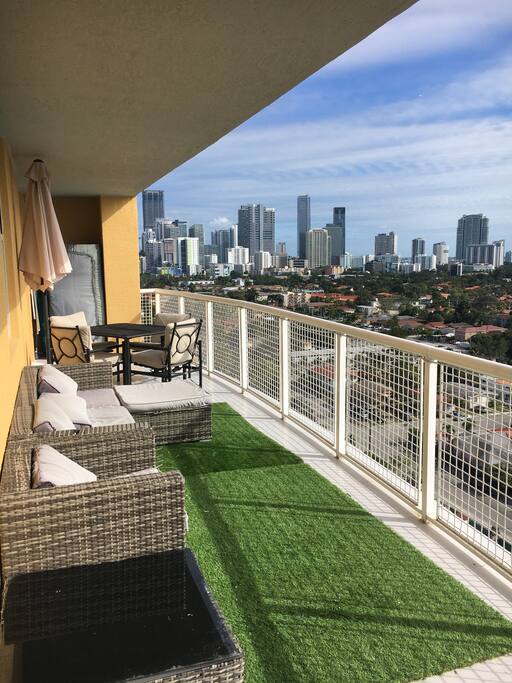 Balcony with view to Brickell and ocean