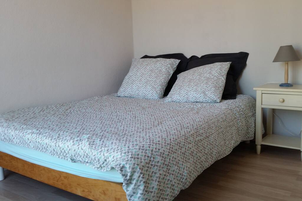 Chambre, lit 140