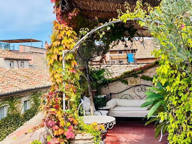 Piazza Navona Luxury Penthouse – Terrace and Wifi gallery image 3