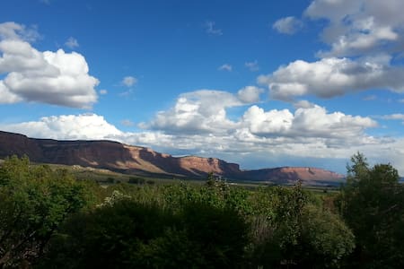 PRIVATE RANCH LOCATED BETWEEN MOAB/TELLURIDE/OURAY