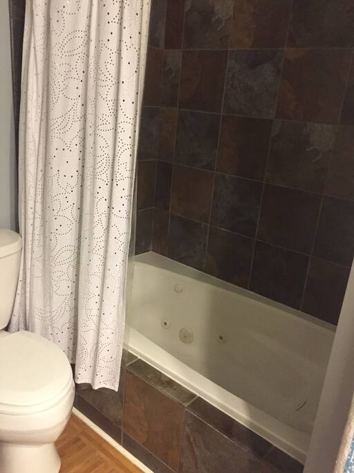 Jet tub in downstairs bathroom