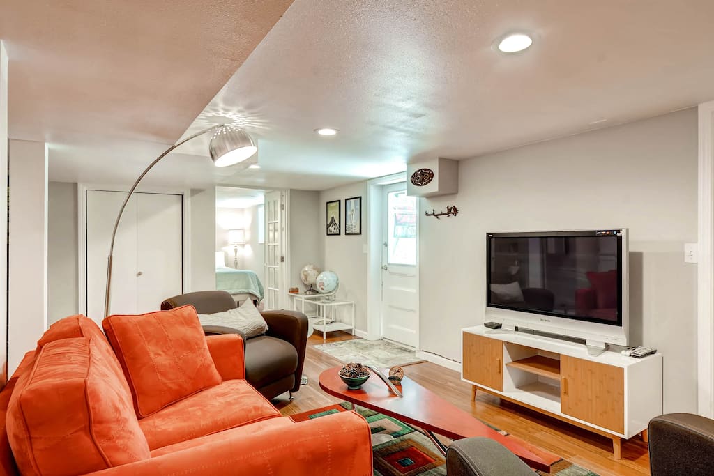 42" flatscreen, cable and WiFi. Cozy up for movie night or a bestseller